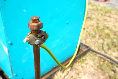 Earthing in solar installations